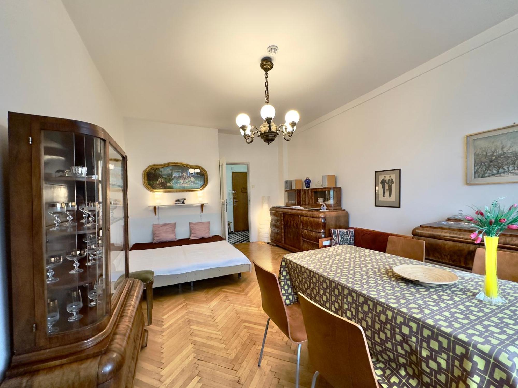 Sedlcanska - Will Save Money Here - Equipped With Antique Furniture * Прага