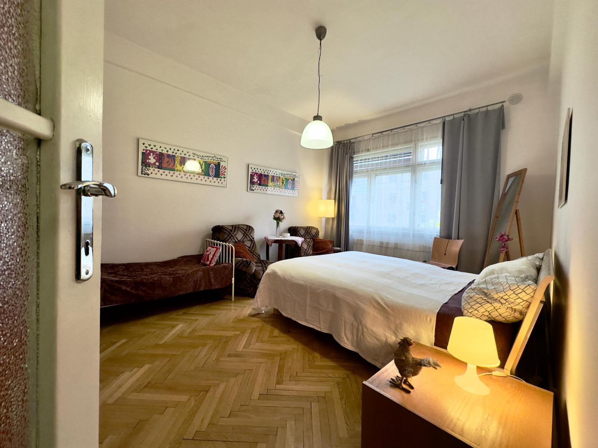 Sedlcanska - Will Save Money Here - Equipped With Antique Furniture Апартаменти
