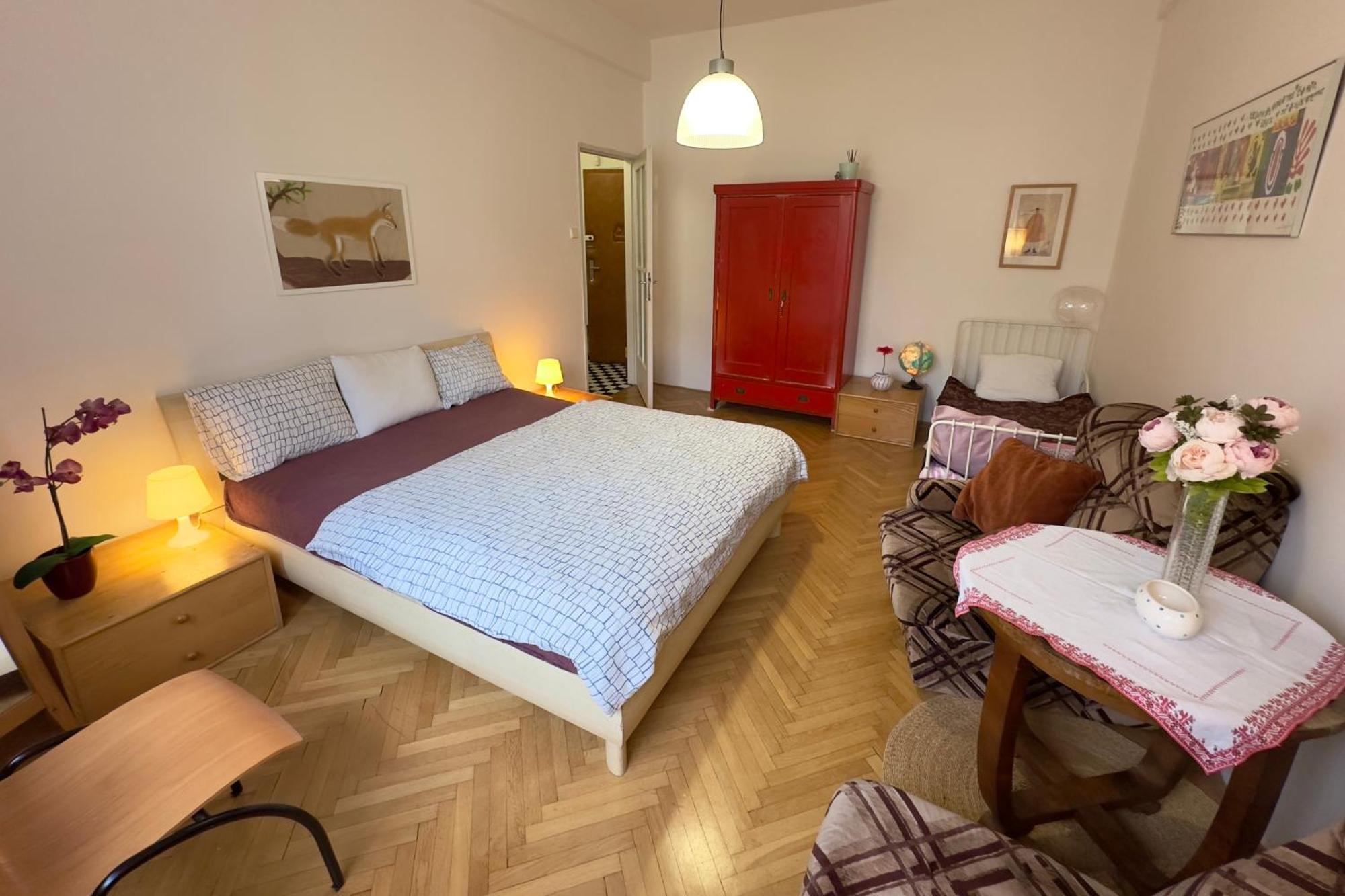 Sedlčanská - Will Save Money Here - Equipped With Antique Furniture Appartement
