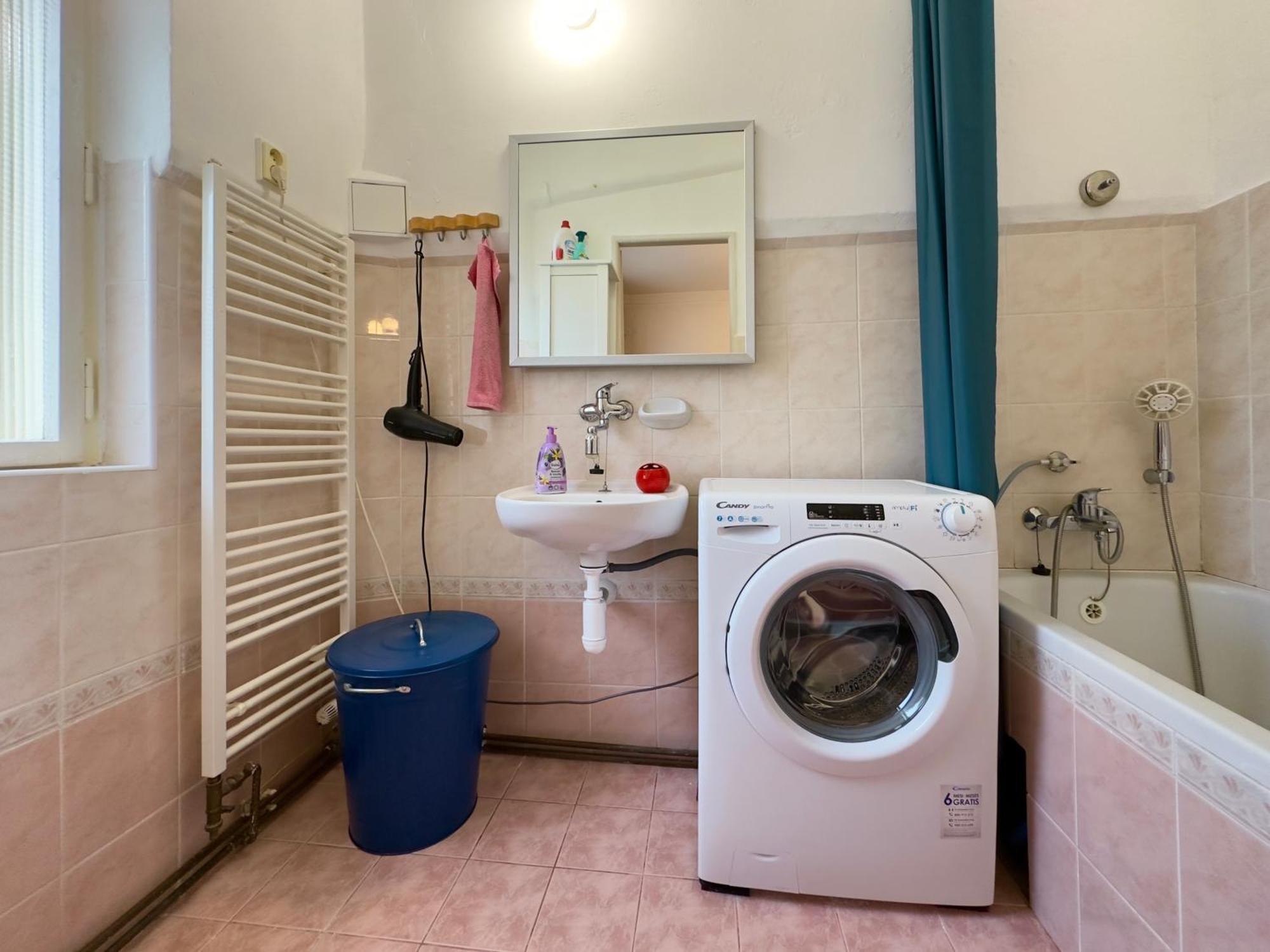 Appartement Sedlčanská - Will Save Money Here - Equipped With Antique Furniture